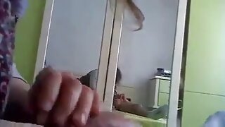 მომხიბვლელი შავგვრემ ...